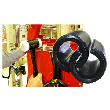 Während der Montage geschlitzter Spannstifte mit einem Hammer kam es zu Verletzungen.